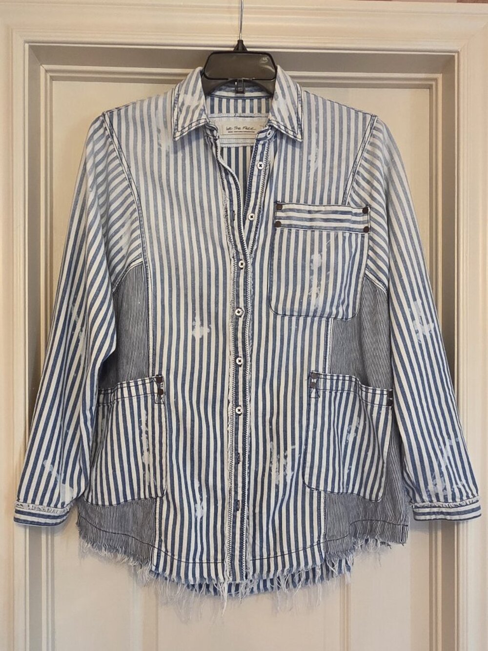 WE THE FREE DENIM BUTTON DOWN STRIPED JACKET, S
